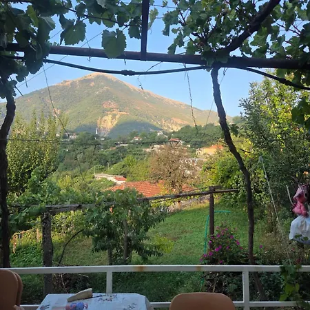 Lägenhet Emily House In Gjirokastër