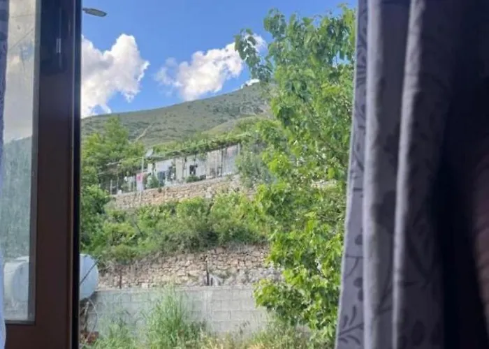 Lägenhet Emily House In Gjirokastër
