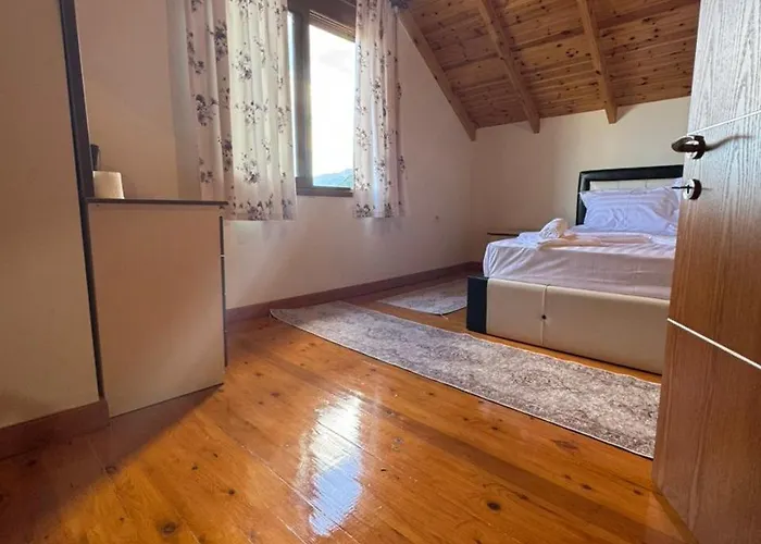 Emily House In Gjirokastër