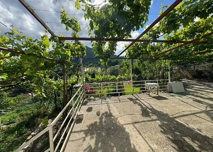 Emily House In * Gjirokastër
